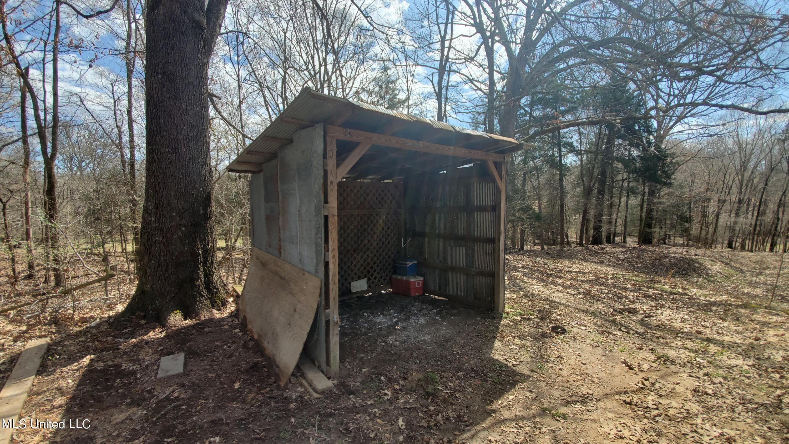 881 North Crockett Road Senatobia, MS 38668 - Photo 34 of 44 36