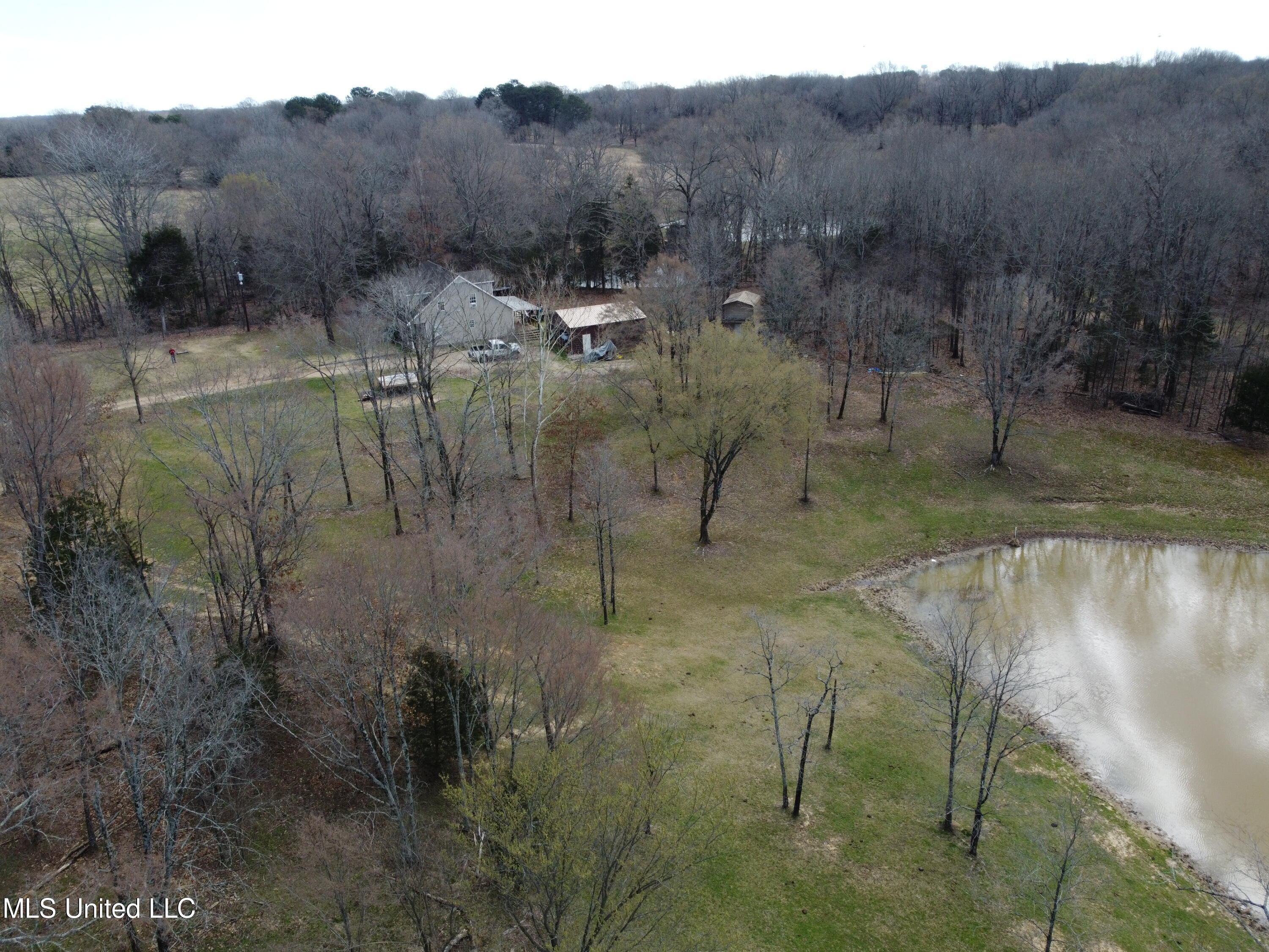 881 North Crockett Road Senatobia, MS 38668 - Photo 4 of 44 4