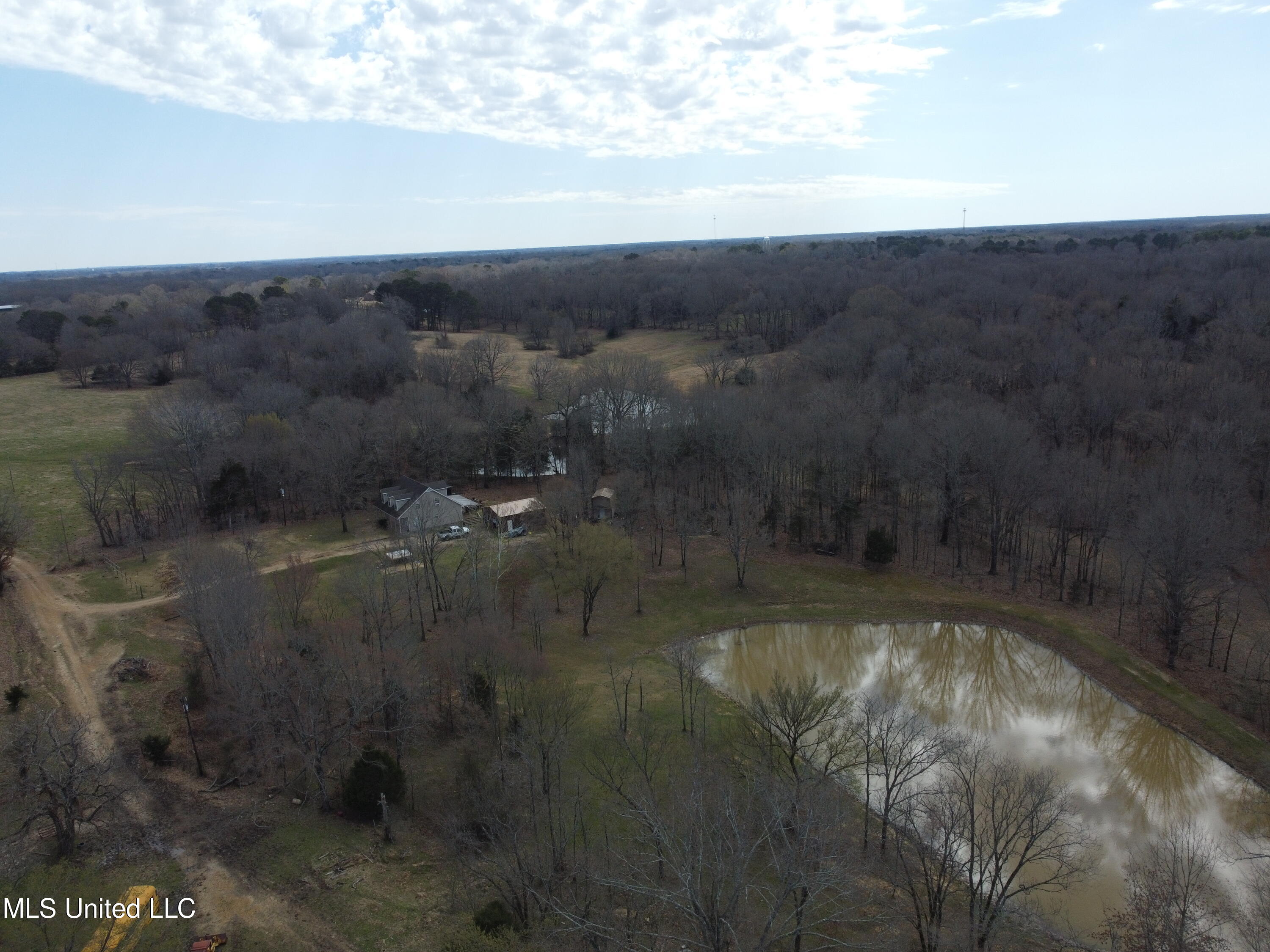 881 North Crockett Road Senatobia, MS 38668 - Photo 5 of 44 5