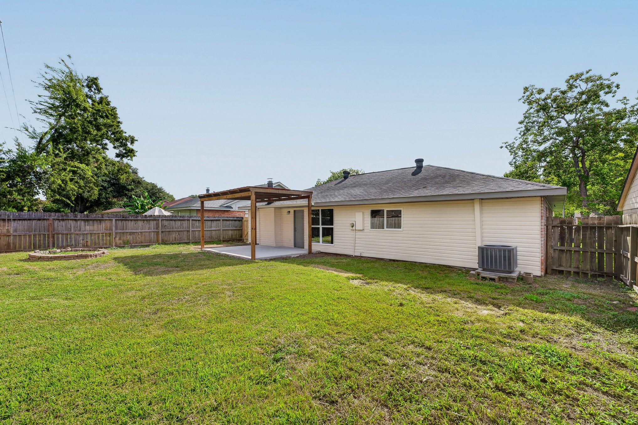 2402 Colonial Ridge Drive Friendswood, TX 77546 - Photo 31 of 38 Gallery Image 31