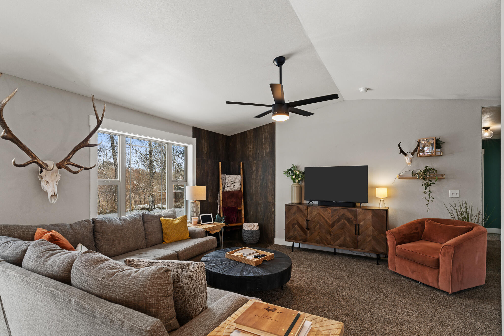 612 Heather Lane Ranchester, WY 82839 - Photo 25 of 45 Living Room