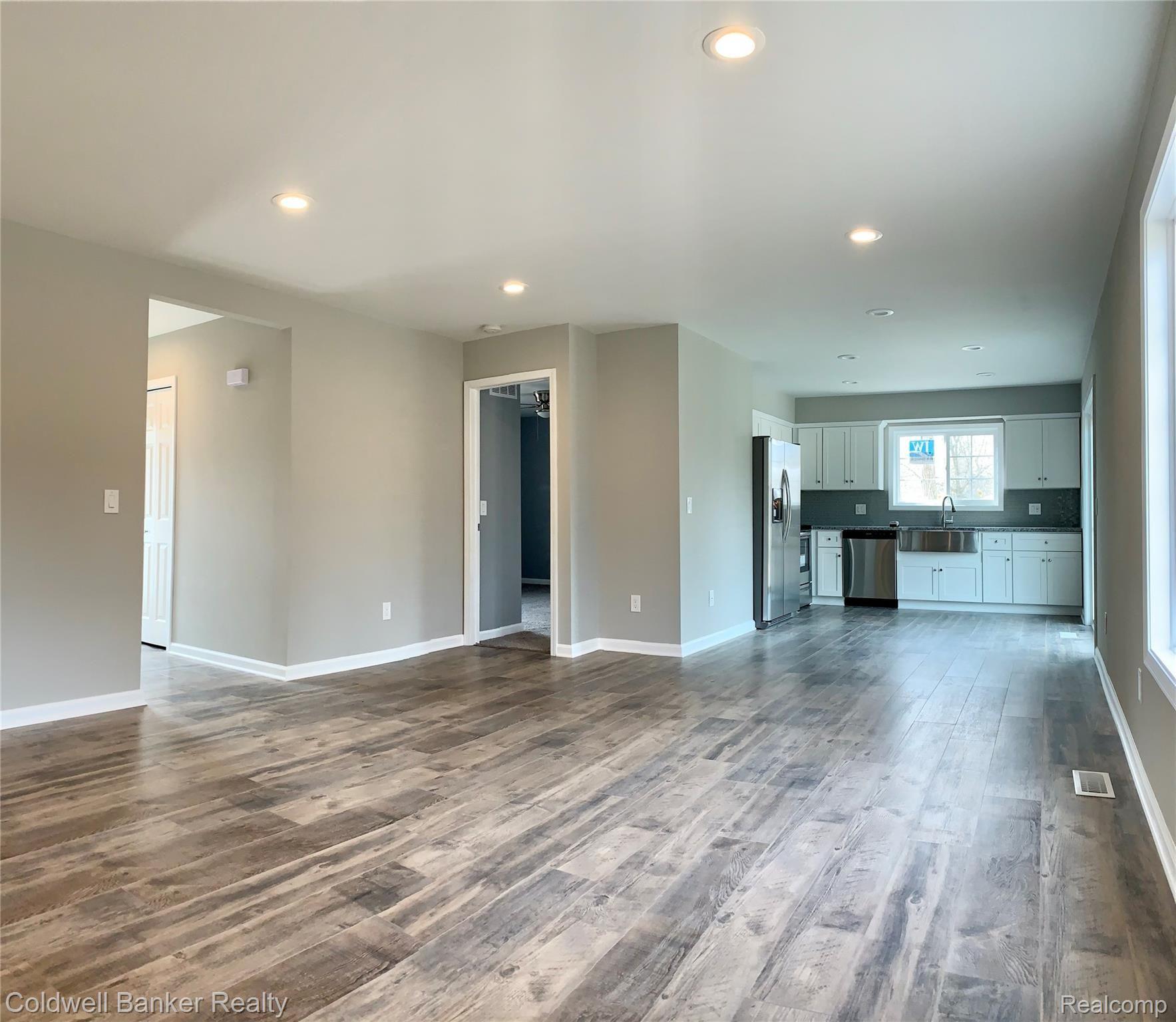 1750 Henbert Road West Bloomfield, MI 48324 - Photo 3 of 26 Family room/ Kitchen