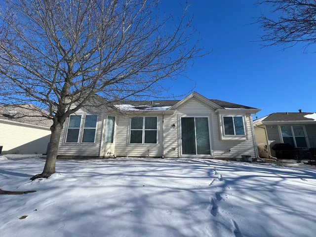 $2,400 | 13215 Michigan Avenue, Huntley, IL 60142