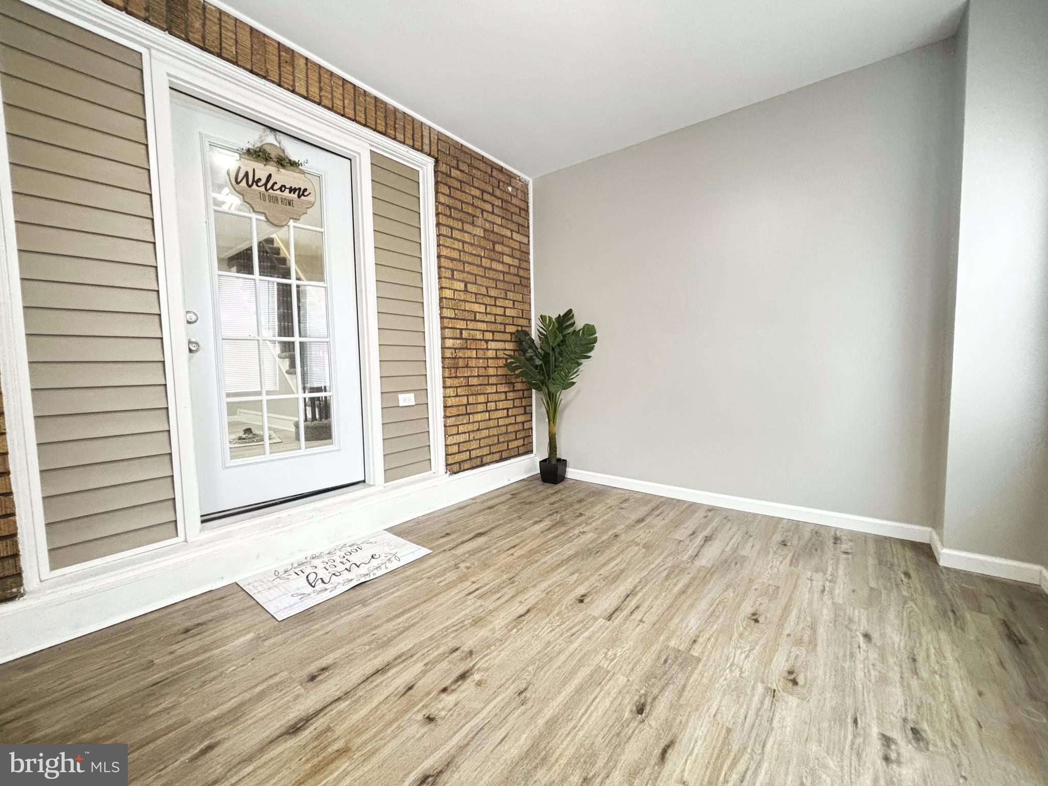 2787 North Congress Road Camden, NJ 08104 - Photo 2 of 18 Foyer