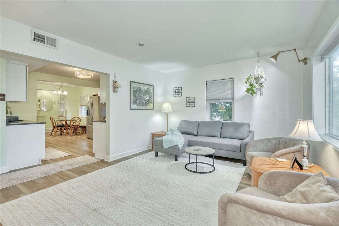 125 Penhurst Road Brighton, NY 14610 - Photo 4 of 46