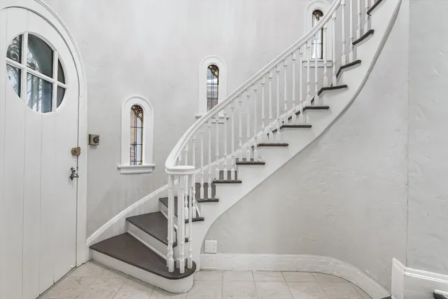 a view of entryway and hall