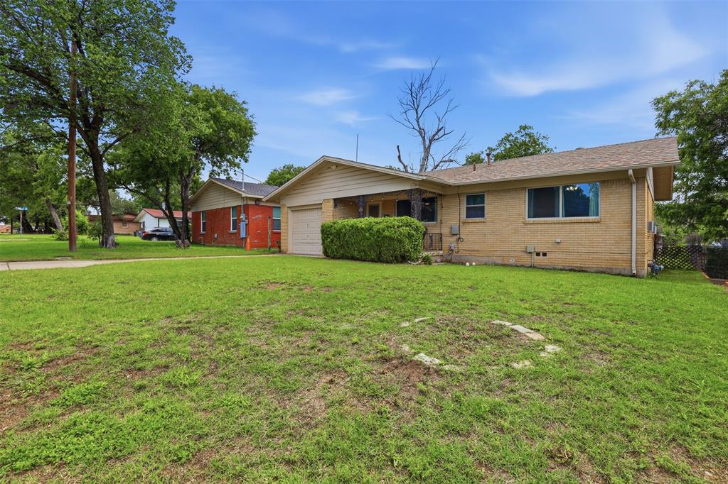 4304 Hodgkins Road Lake Worth, TX 76135 - Photo 4 of 33