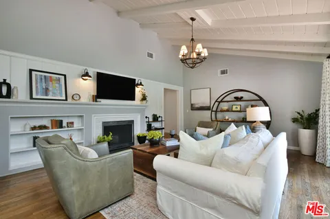 $1,599,000 | 13006 West Magnolia Boulevard, Sherman Oaks, CA 91423
