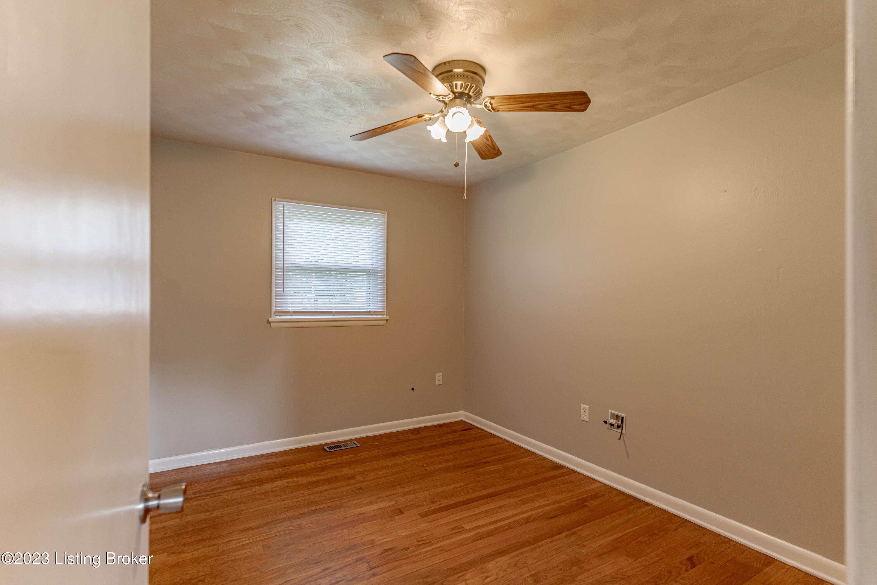 4919 Cane Run Road Louisville, KY 40216 - Photo 17 of 48 DSC05845