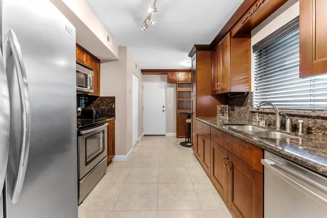 $3,750 | 6300 Northwest 2nd Avenue, Unit 201, Boca Raton, FL 33487