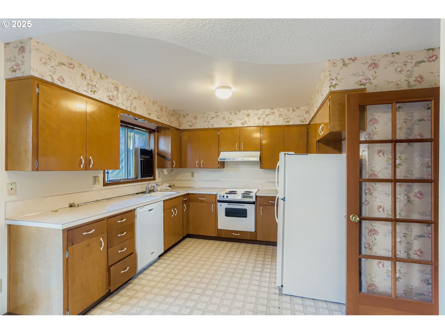 1134 South Ginger Street Cornelius, OR 97113 - Photo 11 of 25 a kitchen with stainless steel appliances granite countertop a stove a sink dishwasher and a refrigerator
