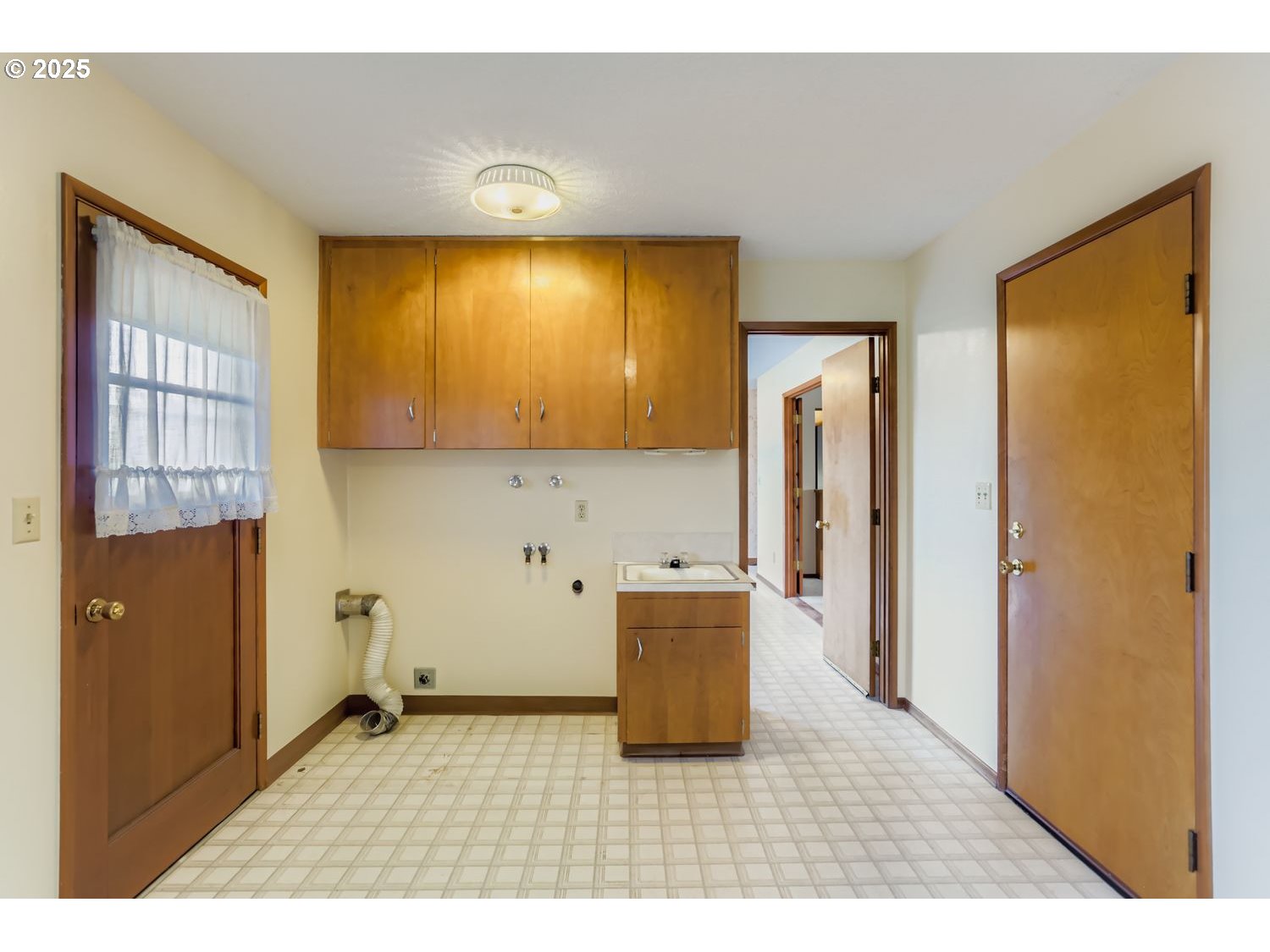 1134 South Ginger Street Cornelius, OR 97113 - Photo 22 of 25 a kitchen with granite countertop wooden cabinets and a refrigerator