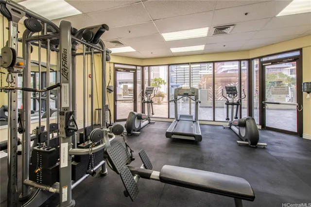 $1,700 | 445 Seaside Avenue, Unit 2709, Honolulu, HI 96815