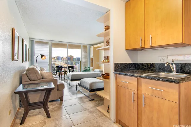 $1,700 | 445 Seaside Avenue, Unit 2709, Honolulu, HI 96815