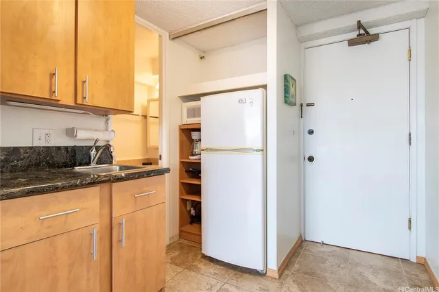 $1,700 | 445 Seaside Avenue, Unit 2709, Honolulu, HI 96815