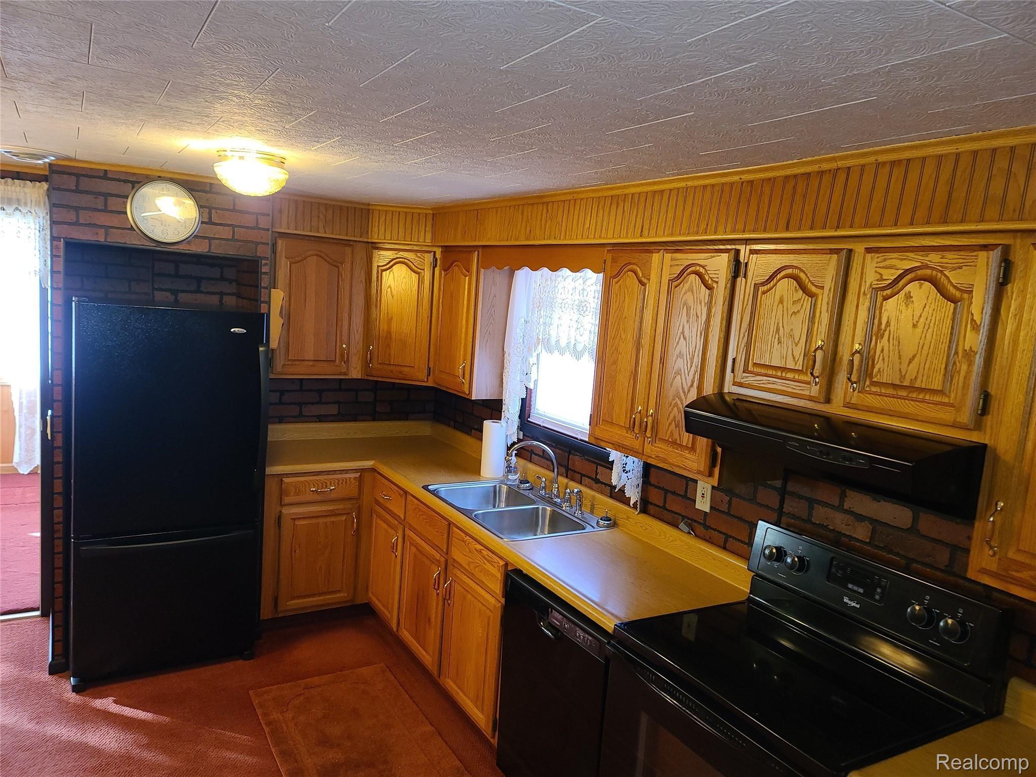 6974 South State Road Bancroft, MI 48414 - Photo 22 of 28 kitchen 2.jpg