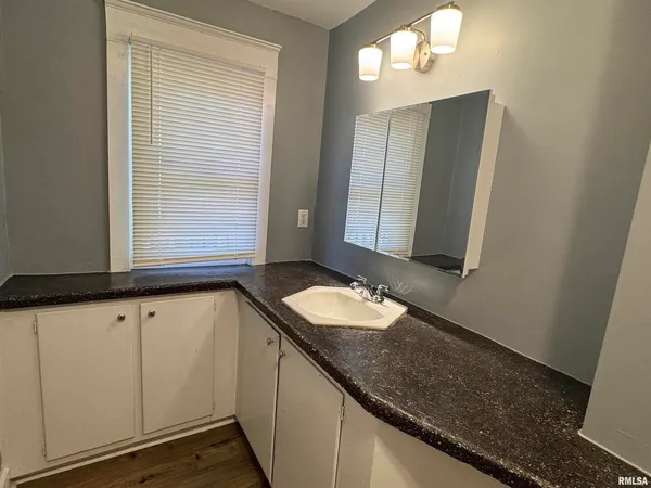 $1,600 | 1013 East 6th Street, Davenport, IA 52803