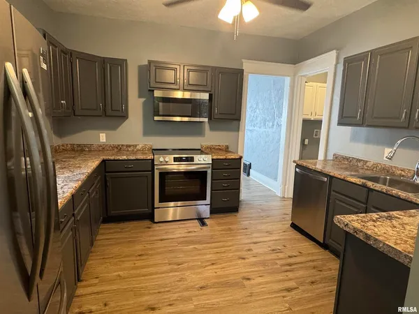 $1,600 | 1013 East 6th Street, Davenport, IA 52803