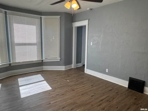 $1,600 | 1013 East 6th Street, Davenport, IA 52803