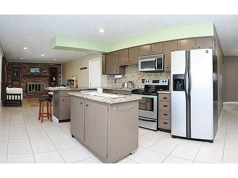 112 Harmony Road Carmel, IN 46032 - Photo 9 of 24 Gallery Image 9