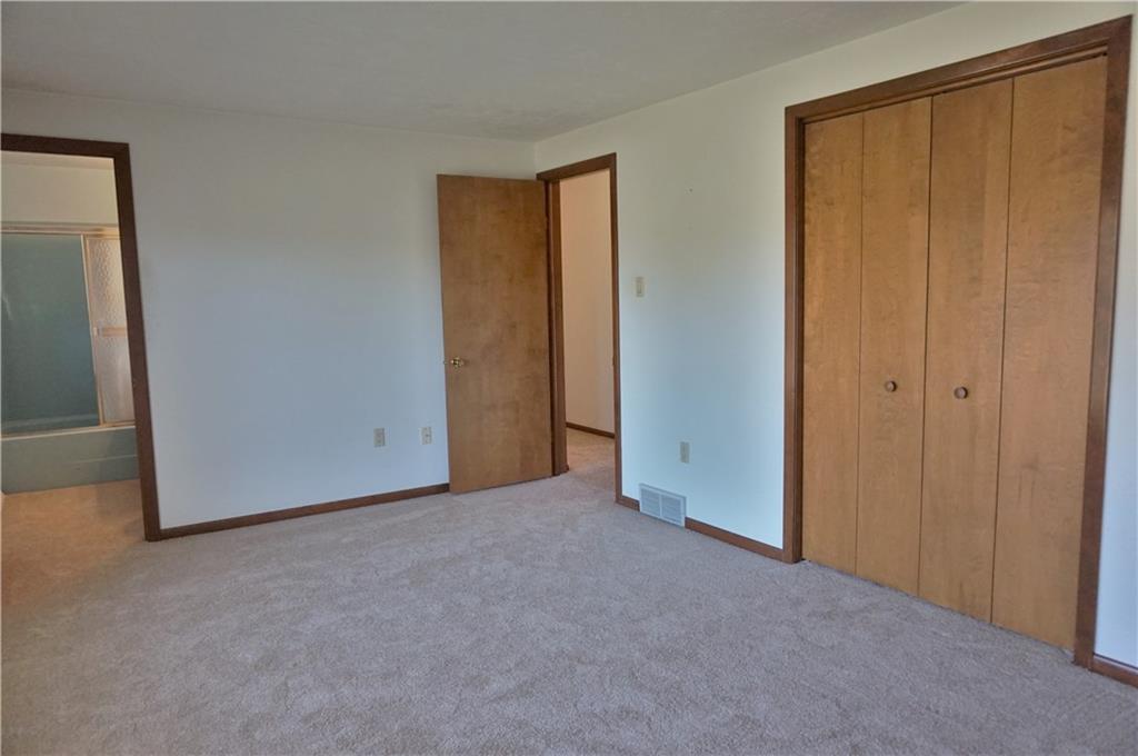 123 North Benbrook Road Butler, PA 16001 - Photo 17 of 25 Full bathroom with tub in master suite!