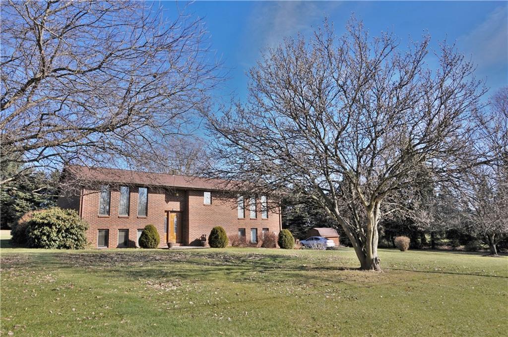 123 North Benbrook Road Butler, PA 16001 - Photo 3 of 25 Customer built and all brick!