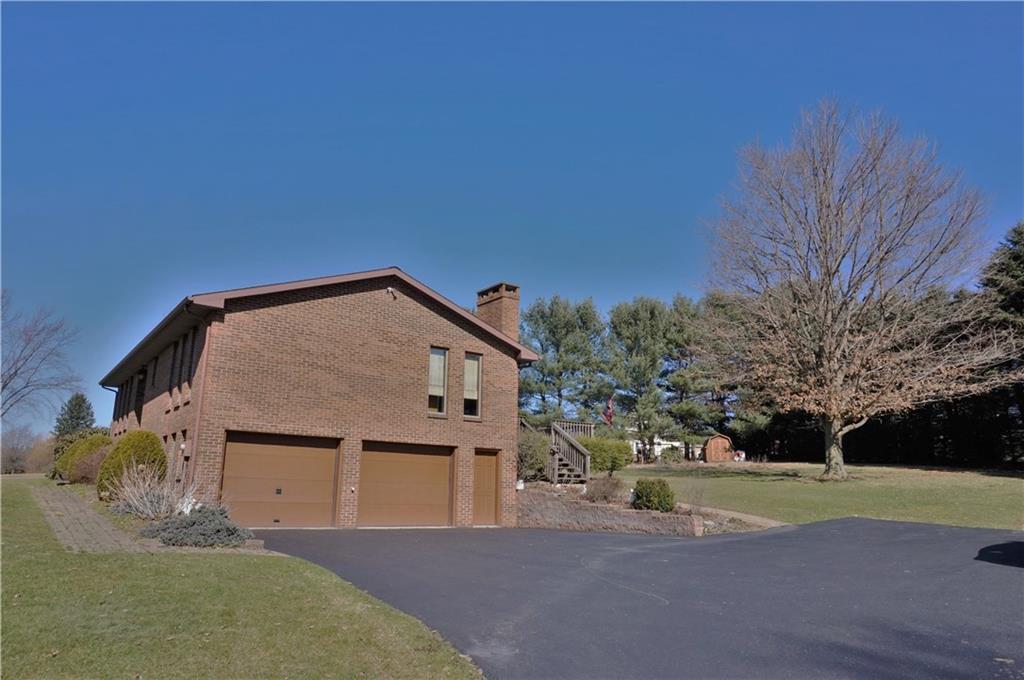 123 North Benbrook Road Butler, PA 16001 - Photo 6 of 25 Paved driveway with ample parking space!