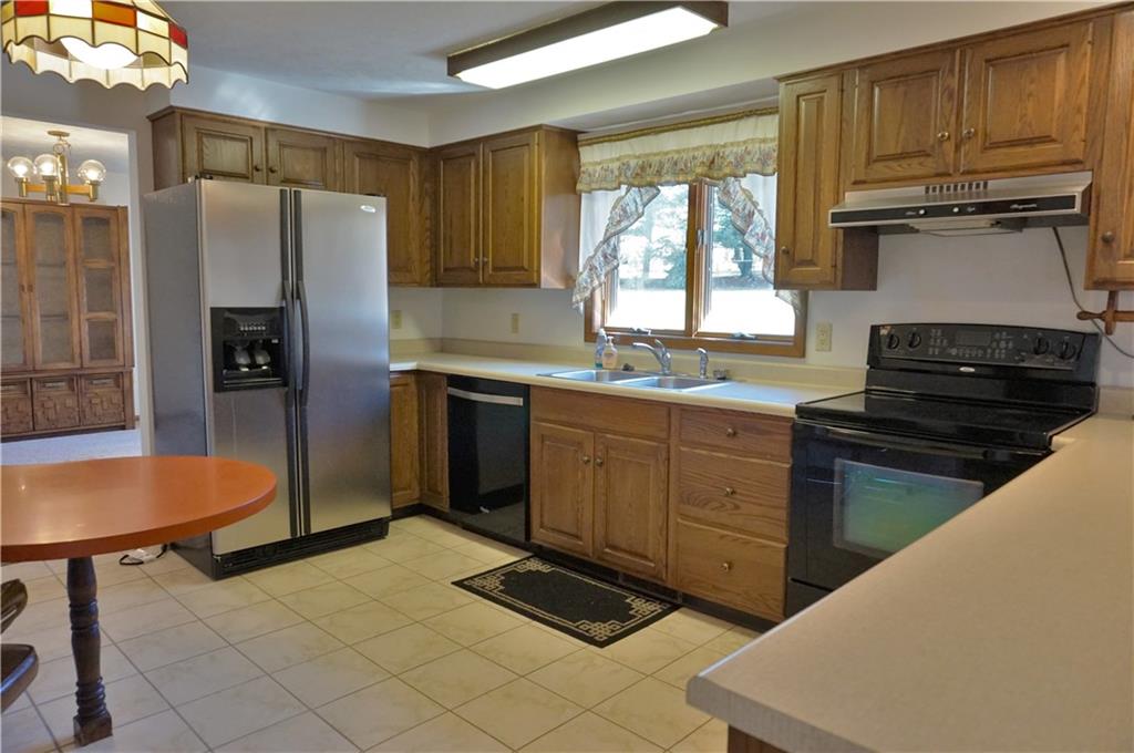 123 North Benbrook Road Butler, PA 16001 - Photo 7 of 25 Eat-in kitchen, appliances are included!