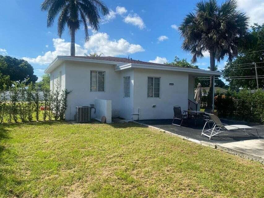 538 Southwest 7th Street Hallandale Beach, FL 33009 - Photo 3 of 17 a house view with a garden space