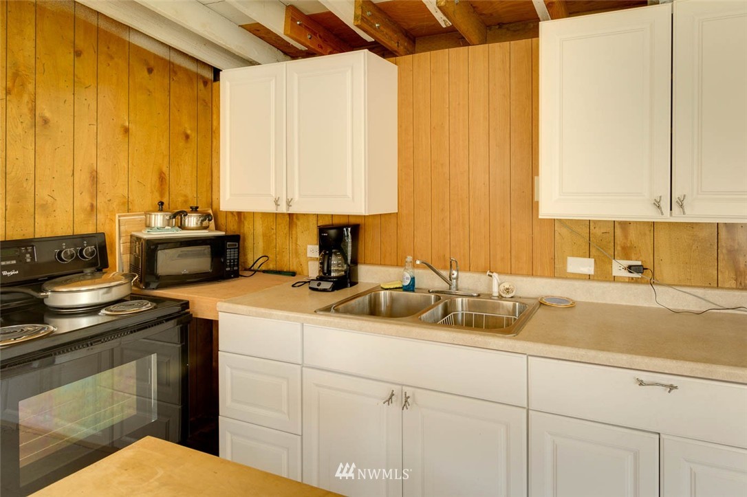 18450 South Lakeshore Road Chelan, WA 98816 - Photo 14 of 23 Gallery Image 14