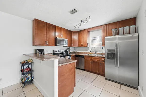 $3,000 | 2498 Northwest 99th Avenue, Coral Springs, FL 33065