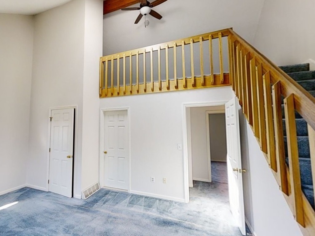 61 Heritage Drive, Unit 61 Tewksbury, MA 01876 - Photo 19 of 35 an entryway with a hallway
