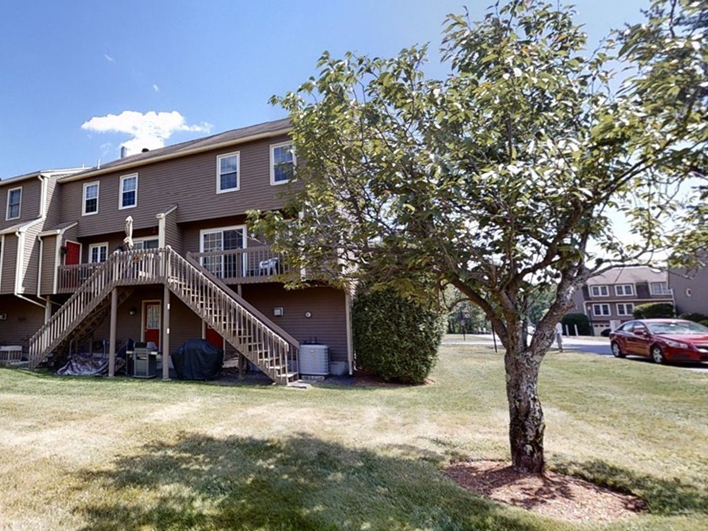 61 Heritage Drive, Unit 61 Tewksbury, MA 01876 - Photo 24 of 35 a front view of a house with garden