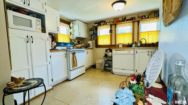 $82,000 | 1104 West Webster Street, Benton, IL 62812