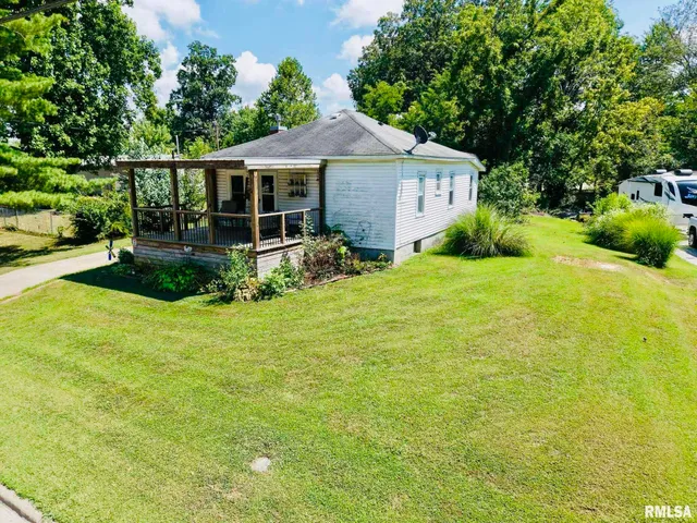 $82,000 | 1104 West Webster Street, Benton, IL 62812