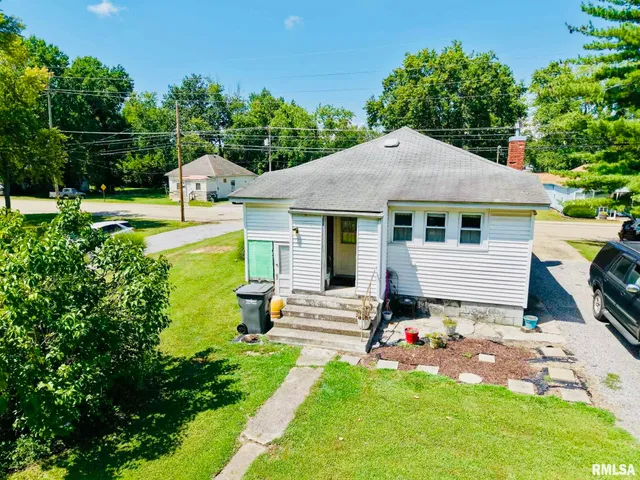 $82,000 | 1104 West Webster Street, Benton, IL 62812