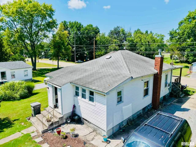 $82,000 | 1104 West Webster Street, Benton, IL 62812