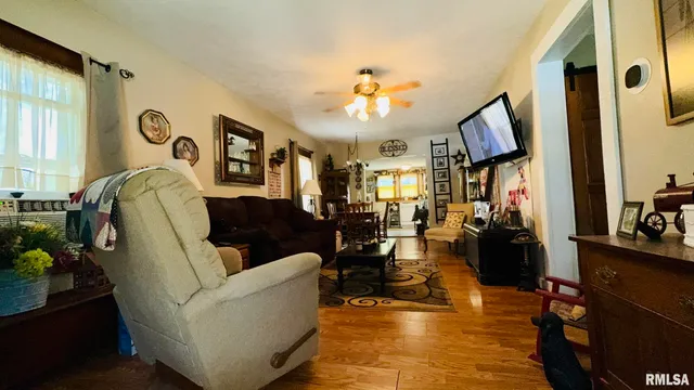 $82,000 | 1104 West Webster Street, Benton, IL 62812