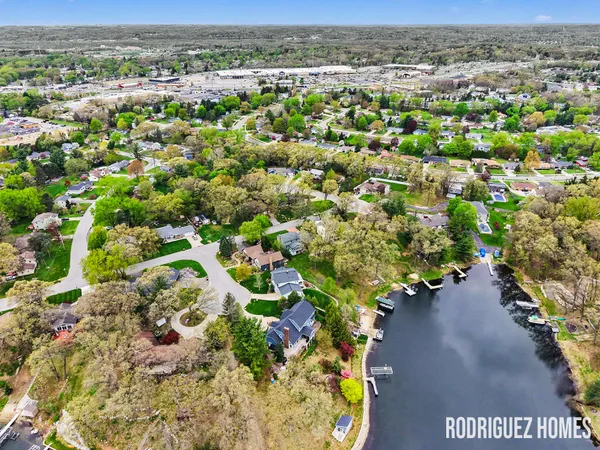 $899,900 | 2658 Holtman Drive Northeast, Grand Rapids, MI 49525