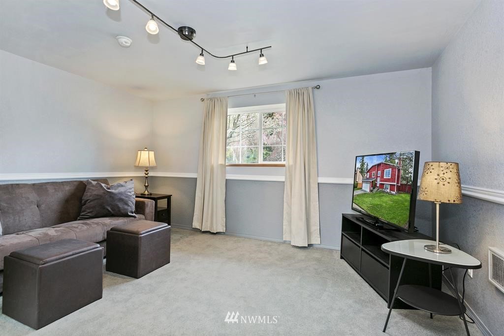 1820 Monterey Avenue Northeast Renton, WA 98056 - Photo 11 of 18 Gallery Image 11