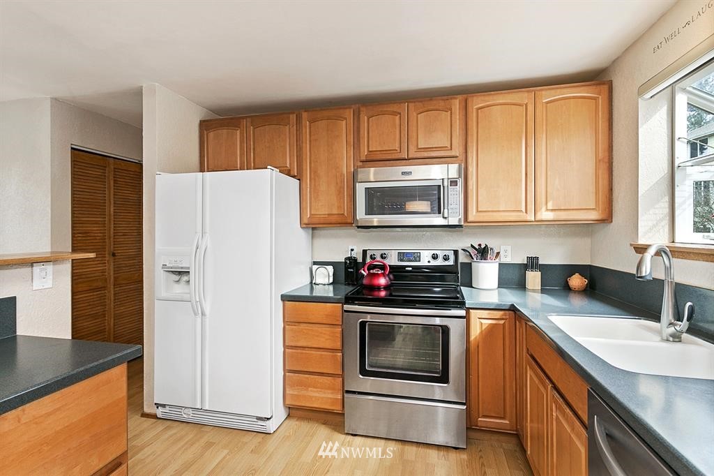 1820 Monterey Avenue Northeast Renton, WA 98056 - Photo 4 of 18 Gallery Image 4
