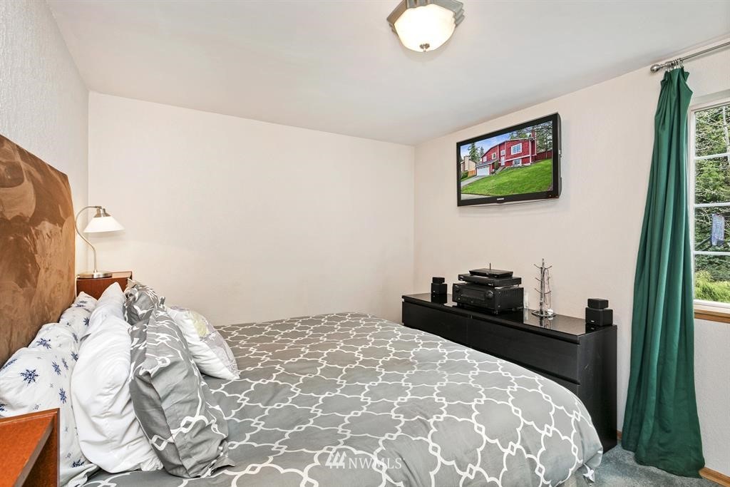 1820 Monterey Avenue Northeast Renton, WA 98056 - Photo 6 of 18 Gallery Image 6