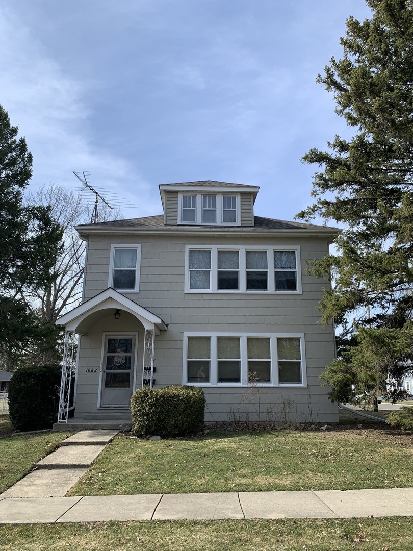 1082 Victoria Antioch, IL 60002 - Photo 2 of 17