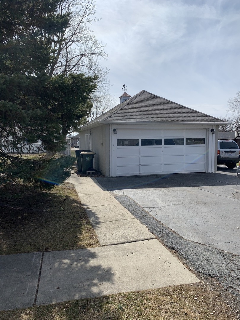 1082 Victoria Antioch, IL 60002 - Photo 5 of 17