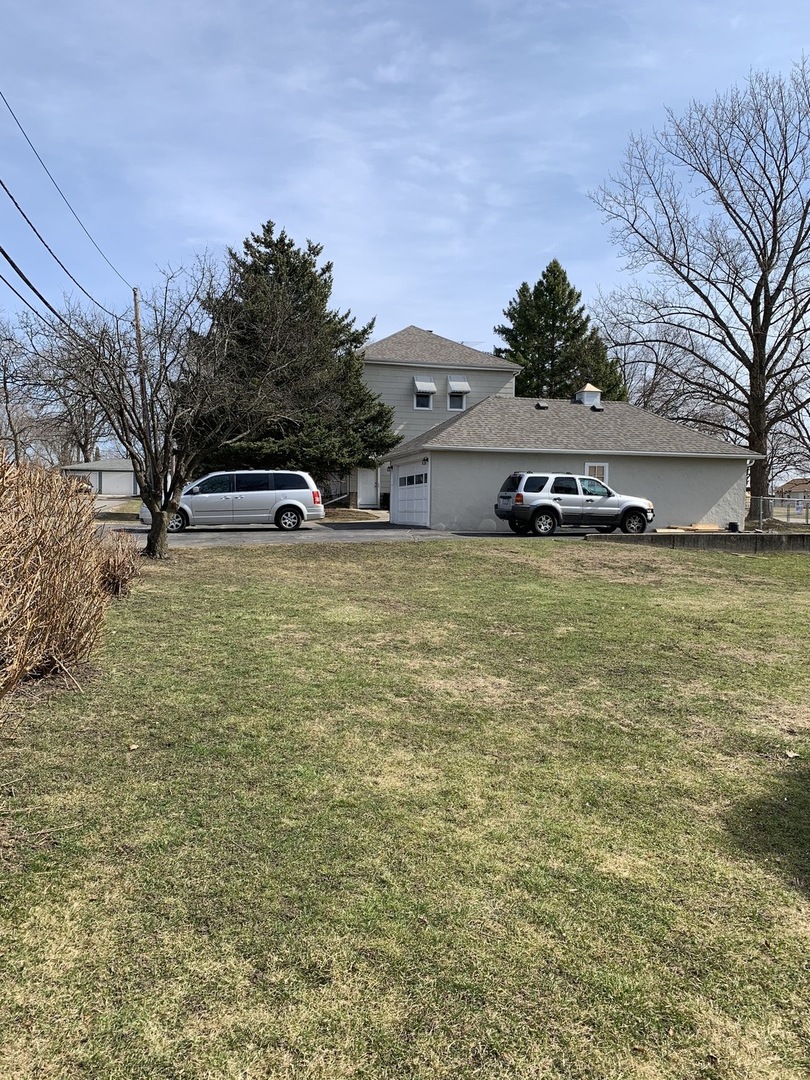 1082 Victoria Antioch, IL 60002 - Photo 6 of 17