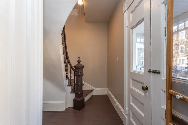 a view of an entryway with a livingroom