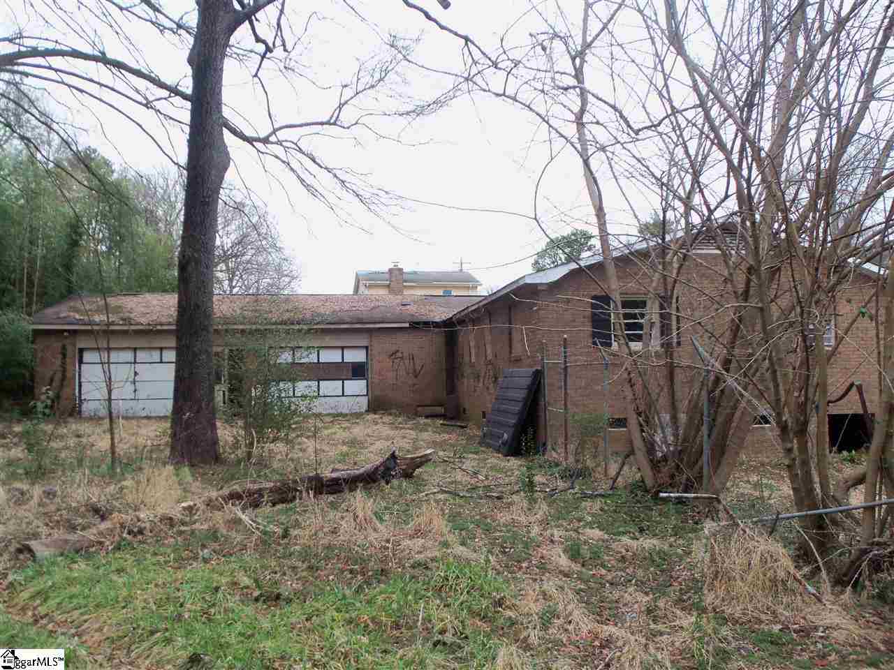 1006 Springdale Circle Boiling Springs, SC 29316 - Photo 3 of 18