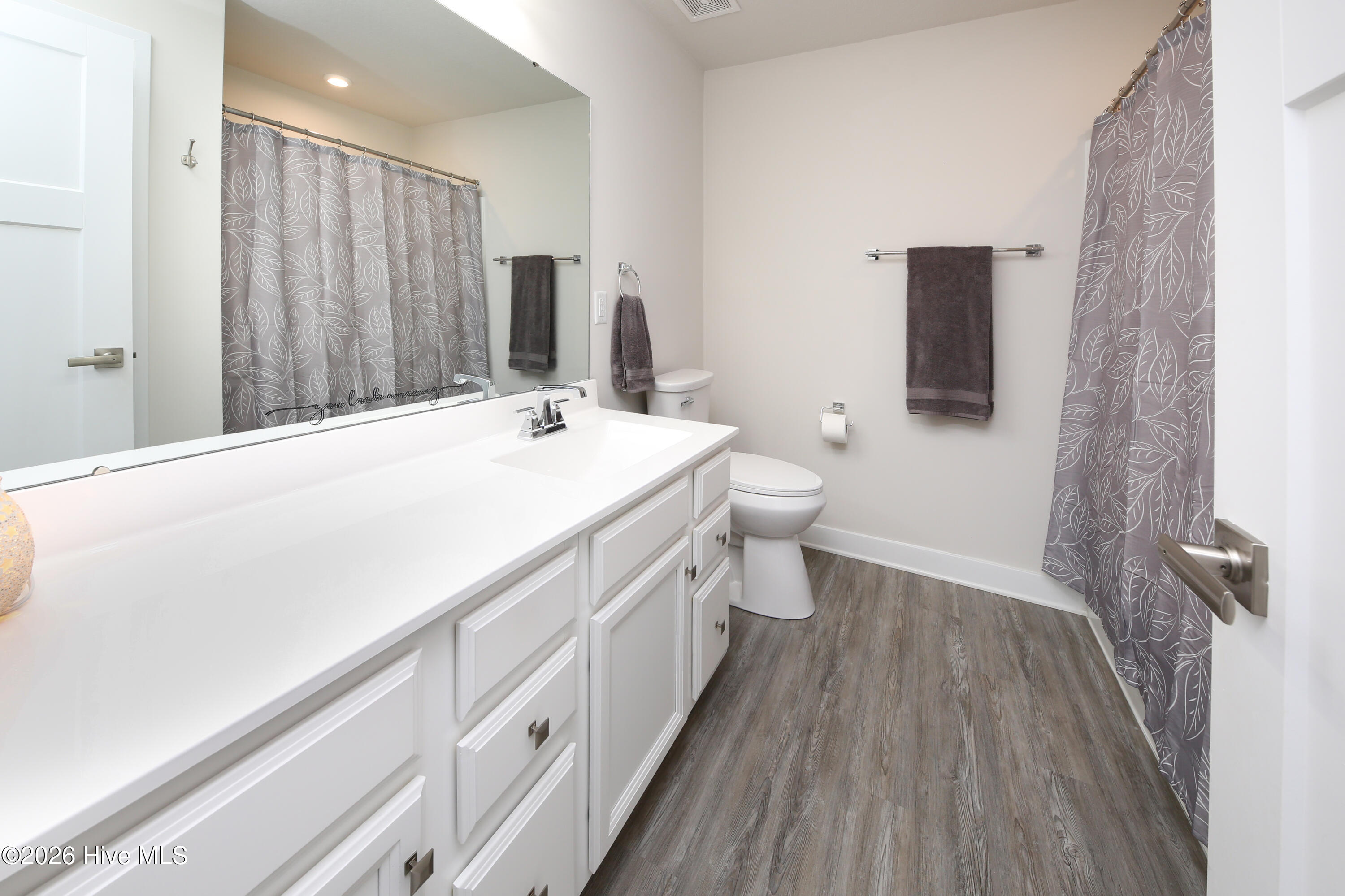 410 Green Lake Road Moyock, NC 27958 - Photo 34 of 46 Upstairs bathroom