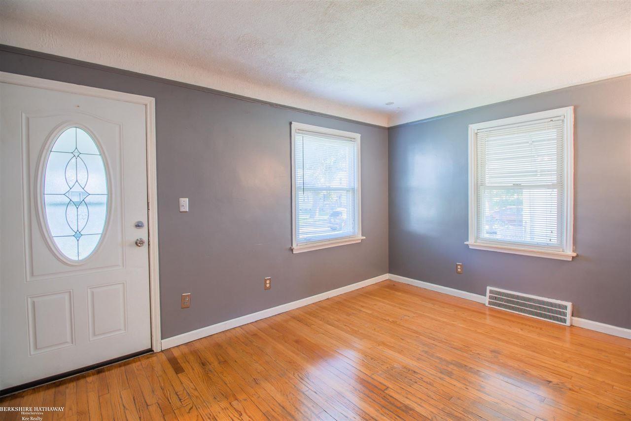 8204 Standard Street Center Line, MI 48015 - Photo 13 of 33 50053866-12.JPG