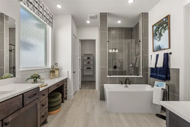 $452,990 | 11919 Canal Vw Boulevard, Mont Belvieu, TX 77523